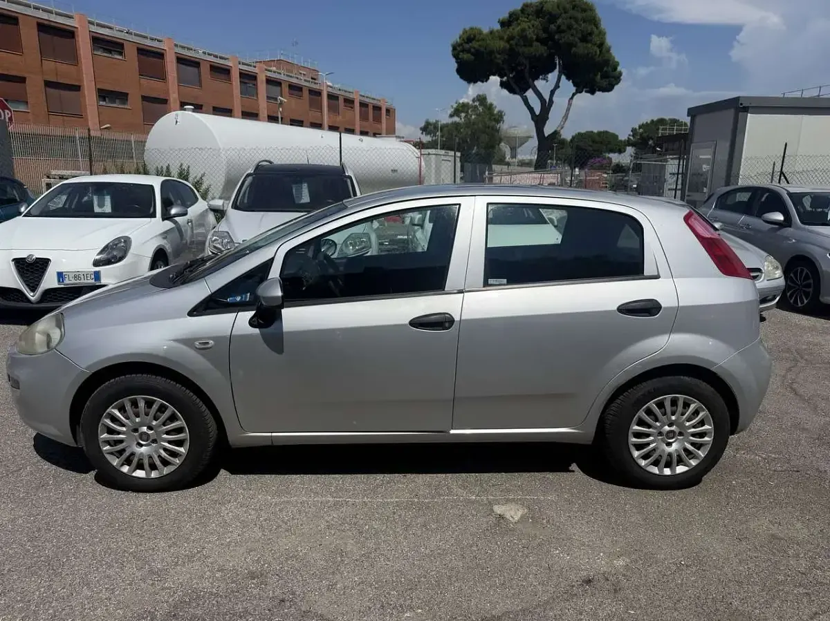 Usata Fiat Grande Punto 77 CV (56 kW) 2016 Argento Utilitaria