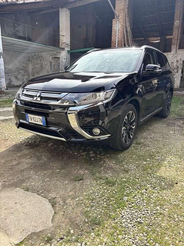 Usata Mitsubishi Outlander P-HEV Instyle 121 CV (88 kW) 2018 SUV