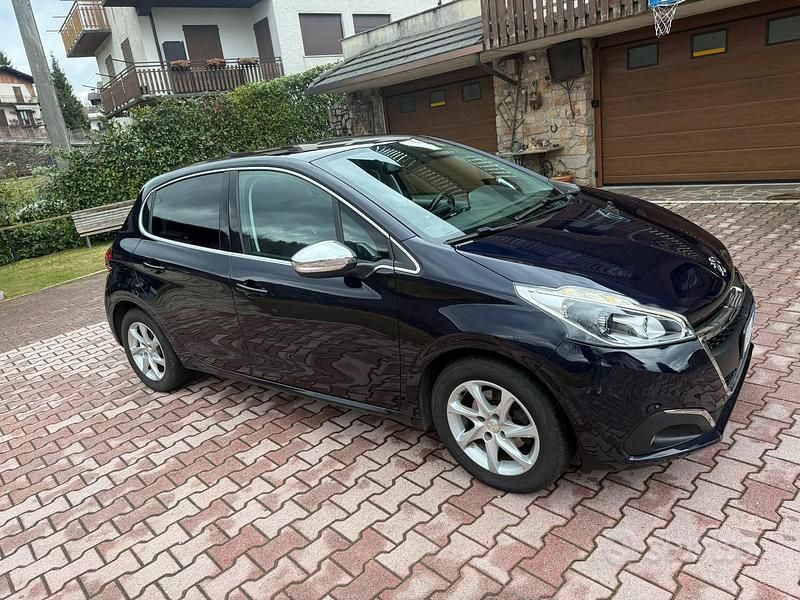 Usata Peugeot 208 2017 Blu Utilitaria