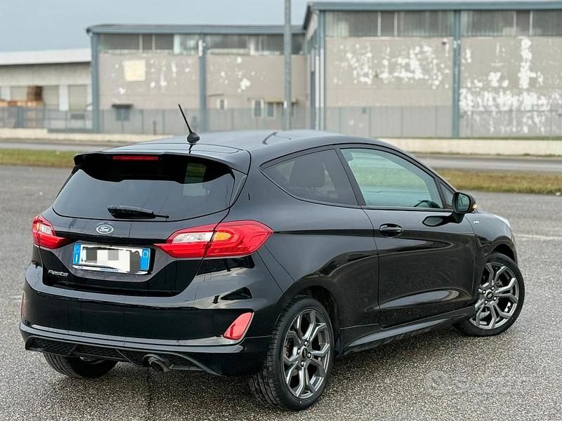 Usata Ford Fiesta ST-Line 100 CV (73 kW) 2018 Nero Utilitaria