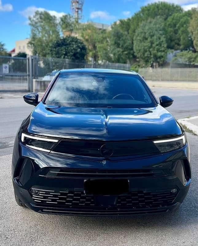 Nero Usata 2024 Opel Mokka Sport SUV | 22.300 € (Molto cara) - Immagine 1/4