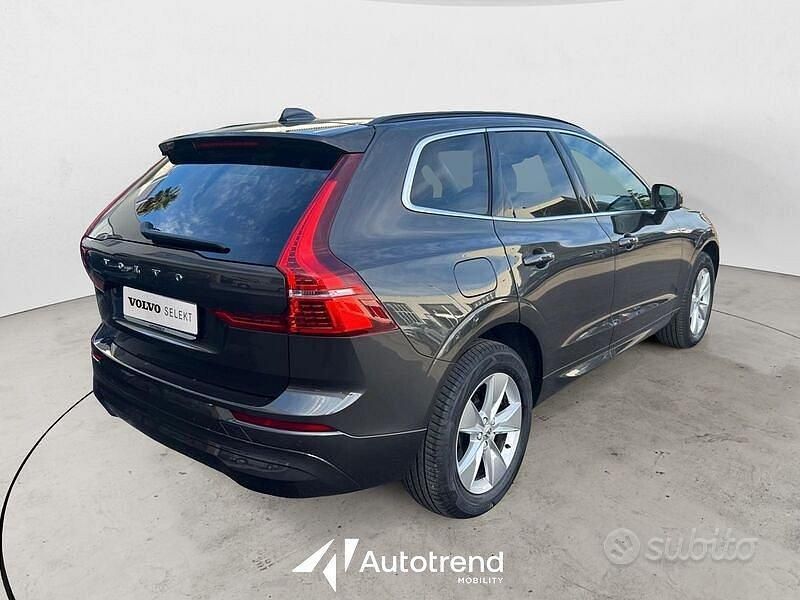 Usata Volvo XC60 Momentum 197 CV (144 kW) 2021 Grigio scuro SUV