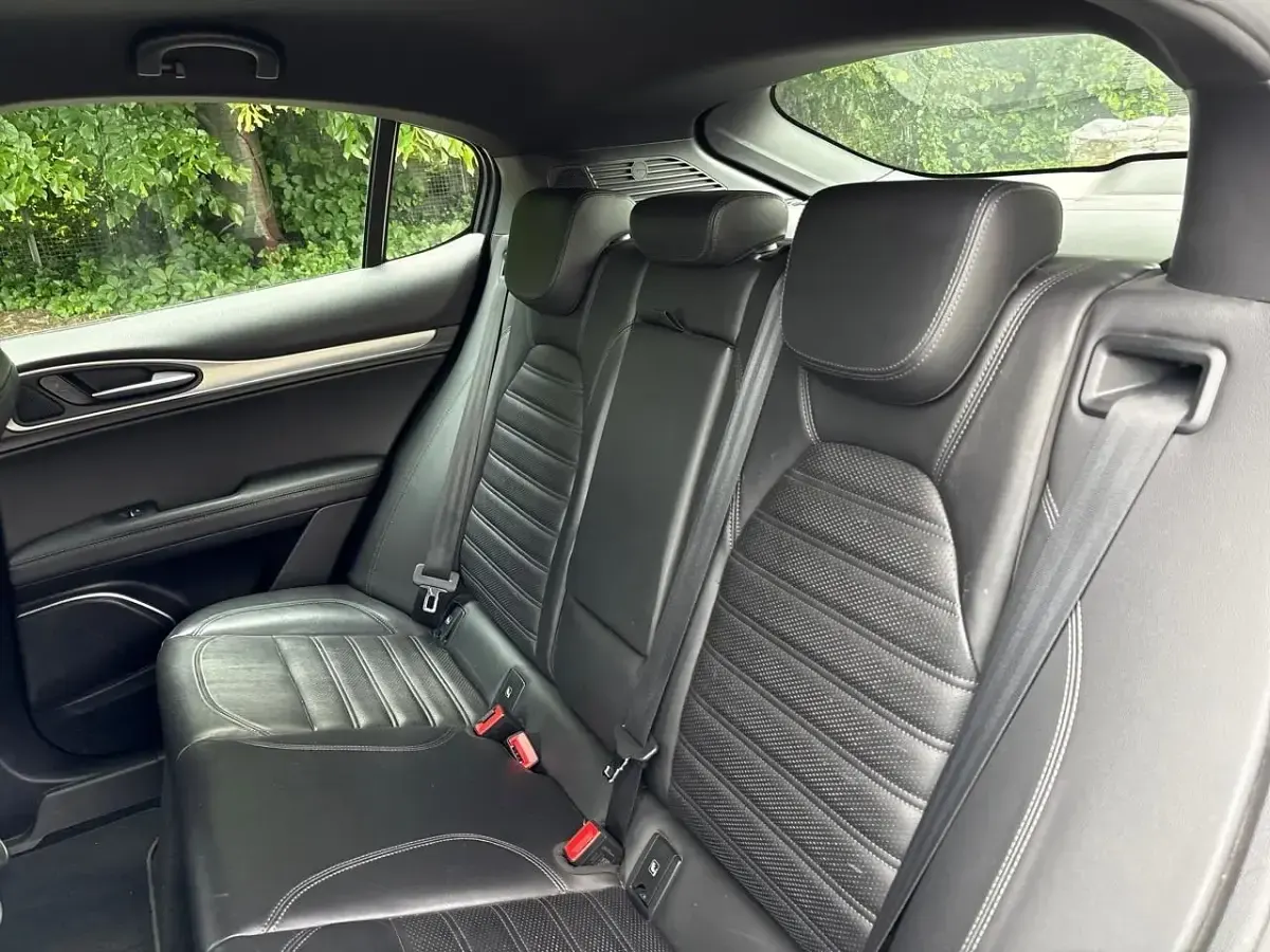 Usata Alfa Romeo Stelvio Executive 210 CV (154 kW) 2017 Blu SUV