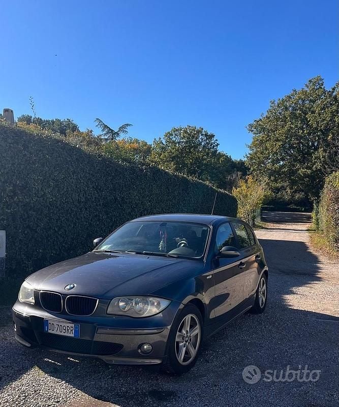 Usata BMW 118 122 CV (89 kW) 2006 Grigio Utilitaria