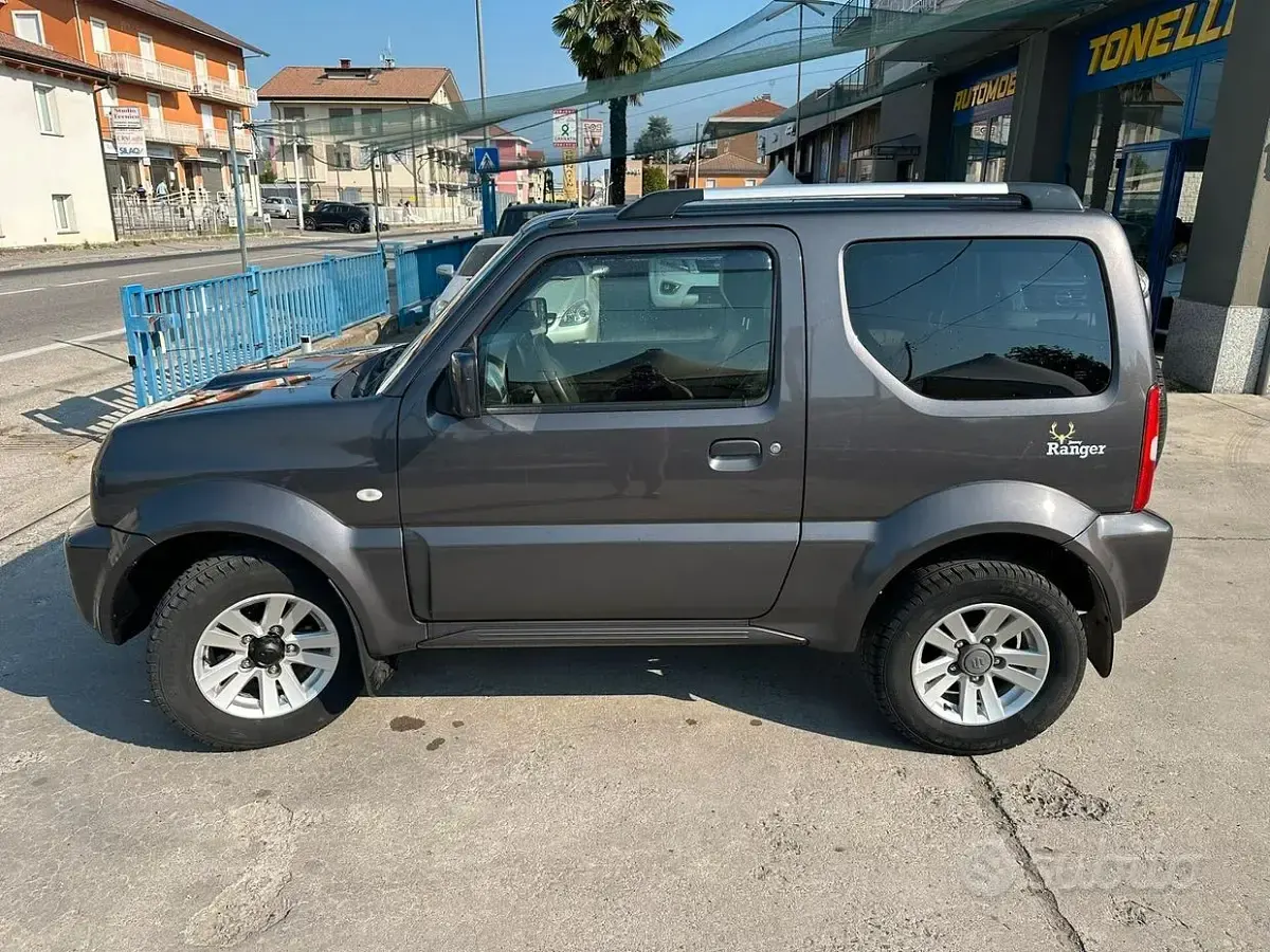 Usata Suzuki Jimny Style 85 CV (62 kW) 2014 Grigio SUV