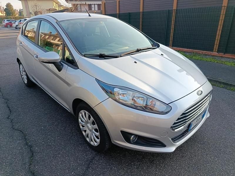 Usata Ford Fiesta Business Edition 75 CV (55 kW) 2016 Argento Berlina