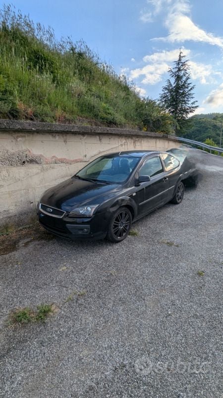Usata Ford Focus 140 CV (102 kW) 2005 Nero Coupé