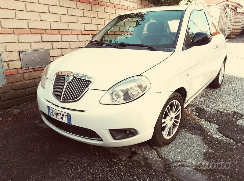 Usata Lancia Ypsilon 75 CV (55 kW) 2011 Bianco Utilitaria