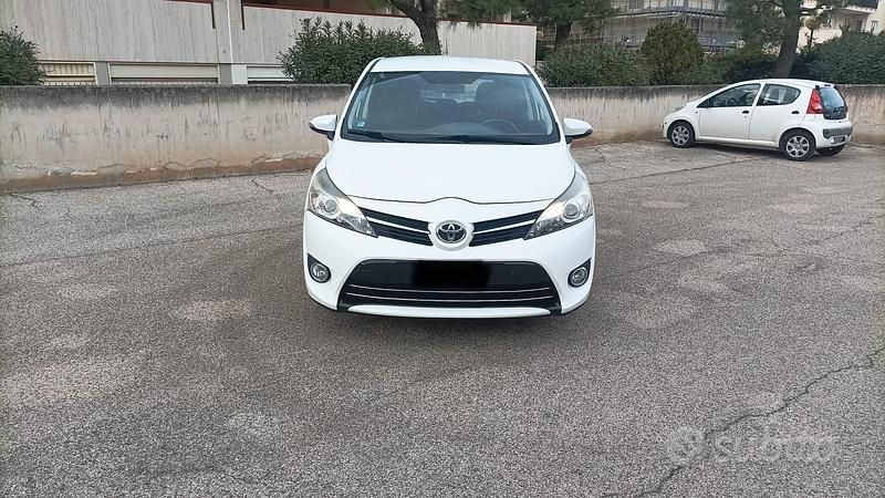 Gebraucht Toyota Verso Style 112 PS (82 kW) 2014 Weiß Van / Kleinbus