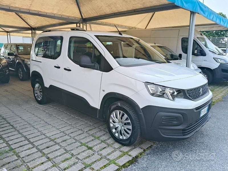 Begagnad Peugeot Rifter Active 110 HK (80 kW) 2019 Vit Minibuss