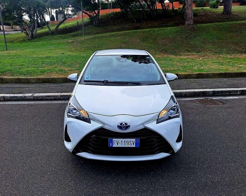 Usata Toyota Yaris Hybrid 73 CV (53 kW) 2019 Nero Berlina