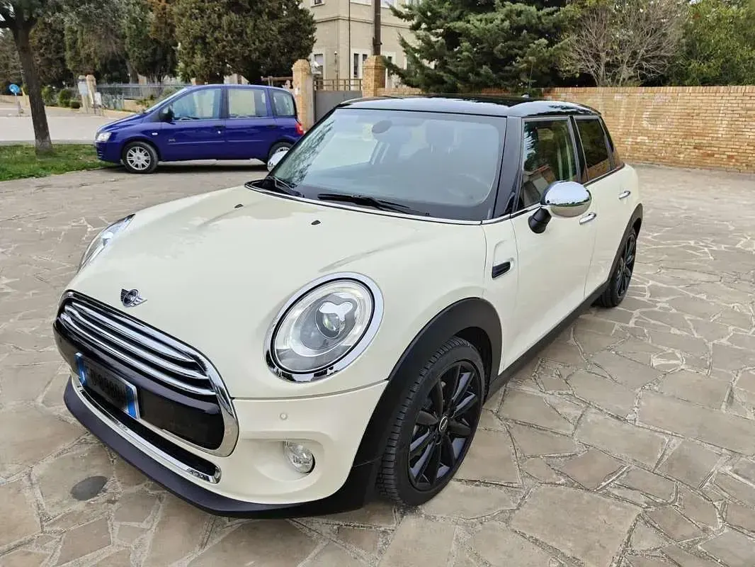 Usata Mini Cooper D 116 CV (85 kW) 2016 Utilitaria