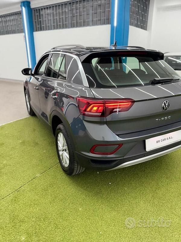 Usata VW T-Roc Style 116 CV (85 kW) 2023 Grigio SUV