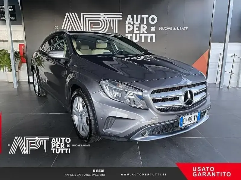 Usata Mercedes GLA200 136 CV (100 kW) 2014 Grigio scuro SUV