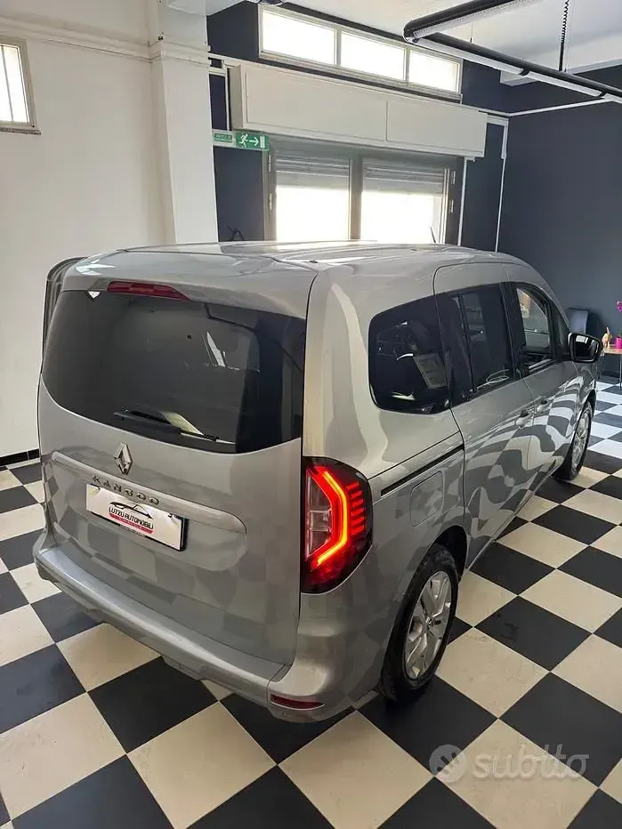 Usata Renault Kangoo Equilibre 95 CV (69 kW) 2023 Grigio Monovolume