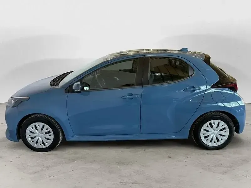 Usata Toyota Yaris Hybrid Trend 116 CV (85 kW) 2021 Blu Utilitaria
