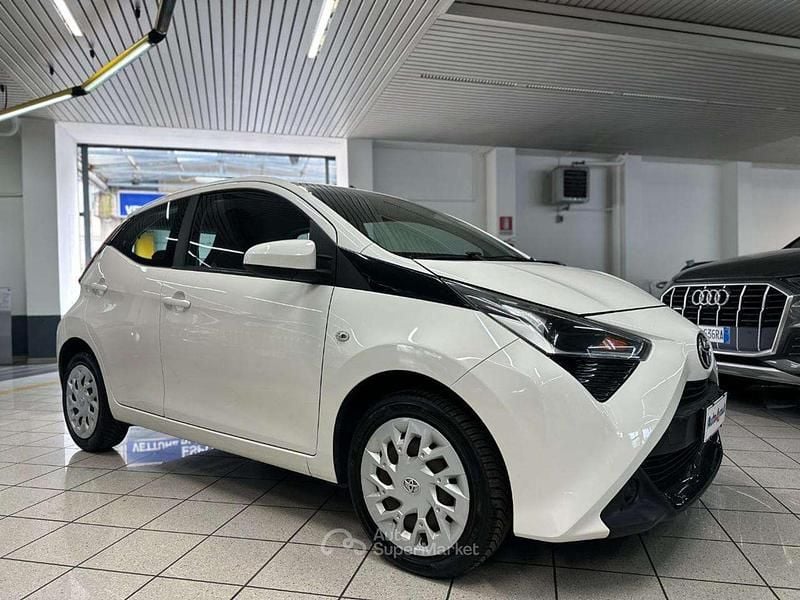 Usata Toyota Aygo 72 CV (52 kW) 2018 Bianco Utilitaria