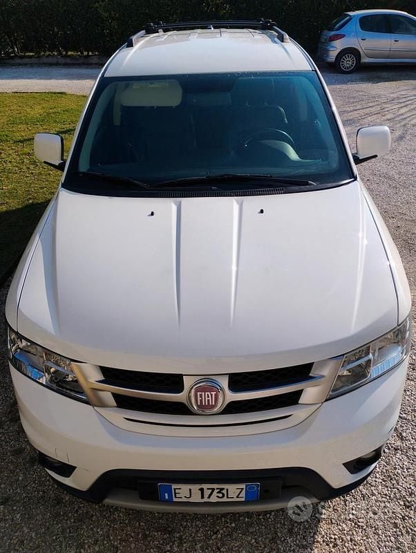 Bianco Usata 2011 Fiat Freemont SUV | 5900 € (Buon prezzo) - Immagine 1/4