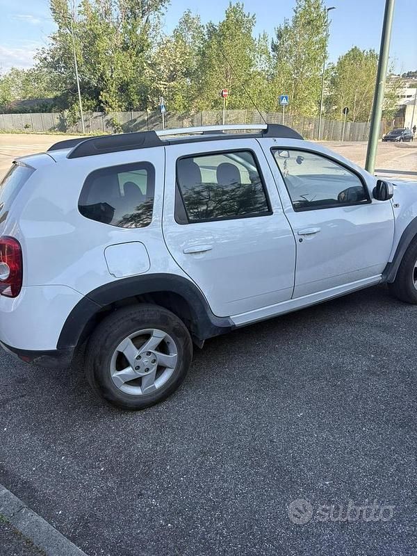 Usata Dacia Duster Lauréate 110 CV (80 kW) 2012 Bianco SUV