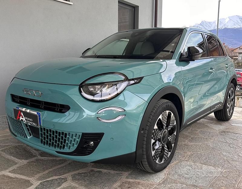 Usata Fiat 600 La Prima 110 CV (80 kW) 2024 Blu SUV