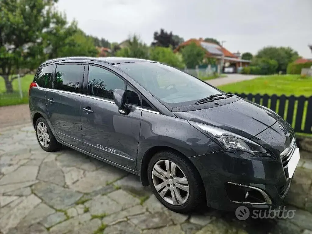 Usata Peugeot 5008 115 CV (84 kW) 2014 Grigio Monovolume