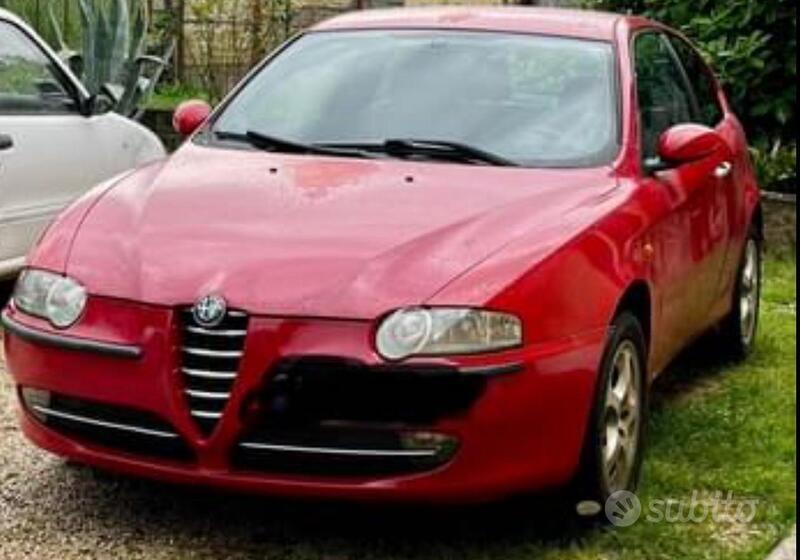 Usato 2003 Alfa Romeo 147 1.6 Benzin 120 CV (1.200 €)