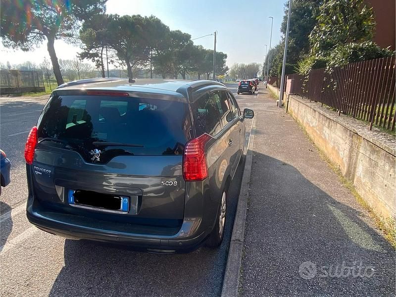 Usata Peugeot 5008 150 CV (110 kW) 2011 Grigio Monovolume