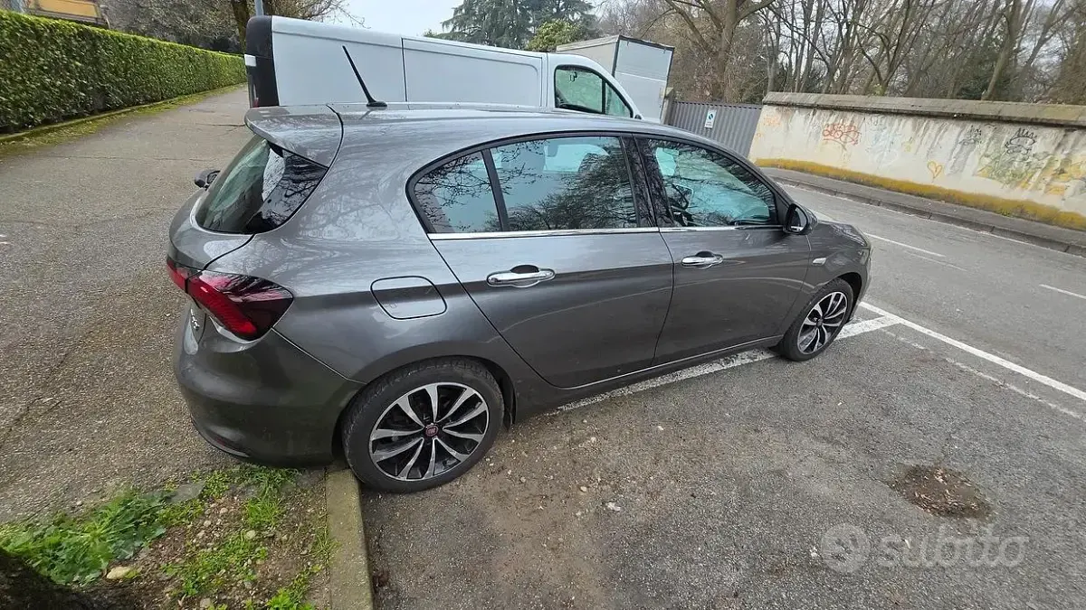 Usata Fiat Tipo 95 CV (69 kW) 2017 Grigio Berlina