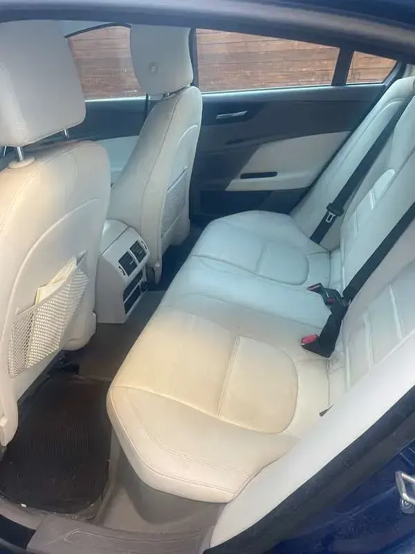 Usata Jaguar XE Prestige 179 CV (131 kW) 2018 Blu/azzurro Berlina