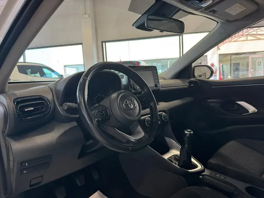 Usata Toyota Yaris Active 91 CV (66 kW) 2023 Bianco Utilitaria