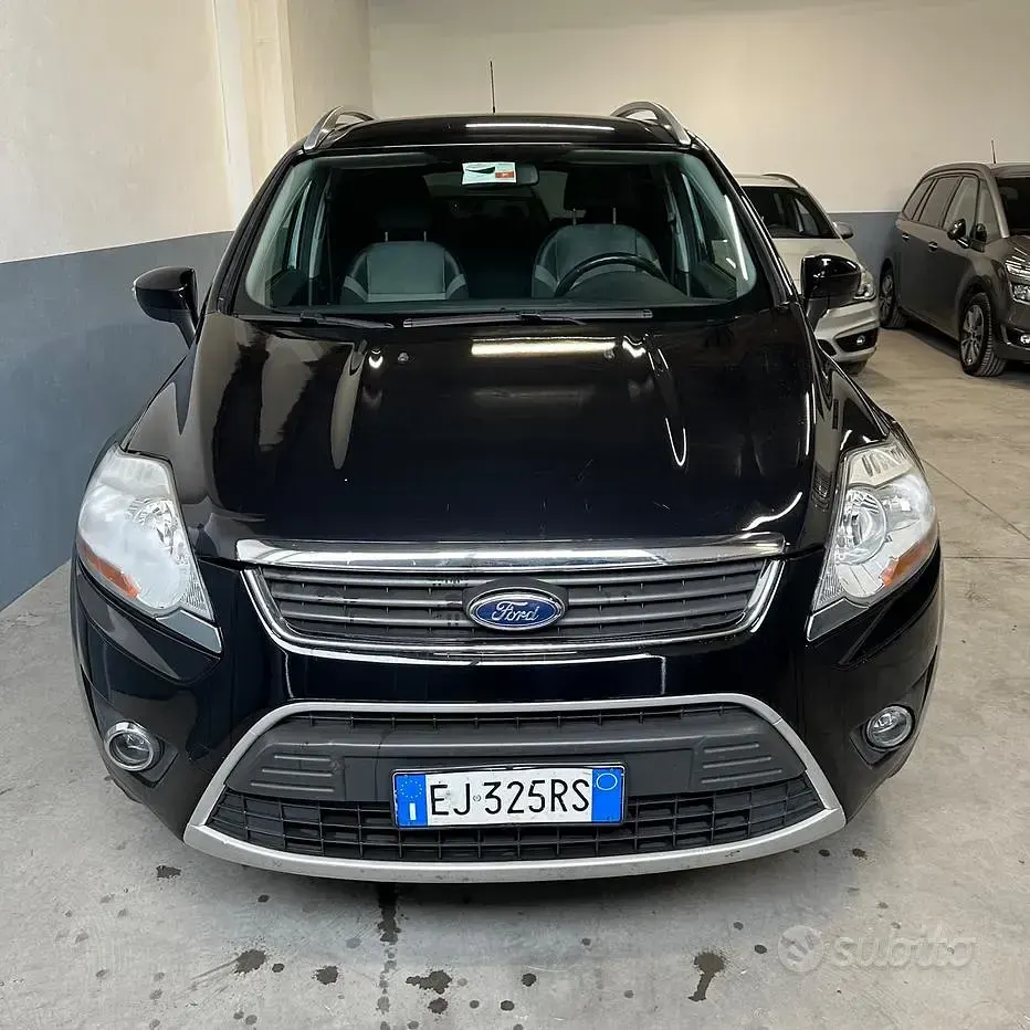 Usata Ford Kuga 140 CV (102 kW) 2011 Nero SUV