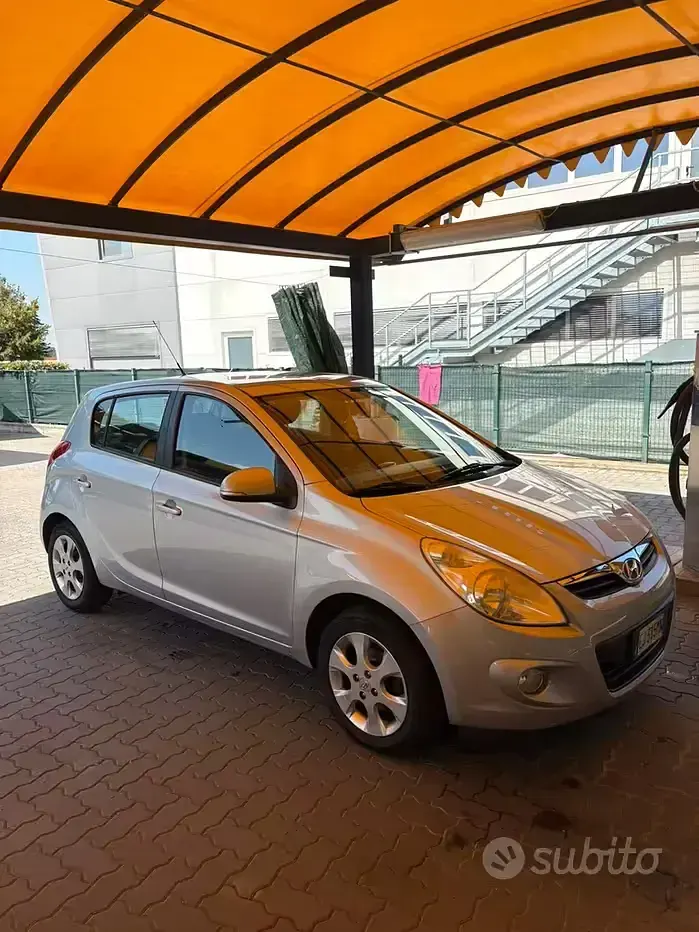 Usata Hyundai i20 78 CV (57 kW) 2011 Grigio Utilitaria