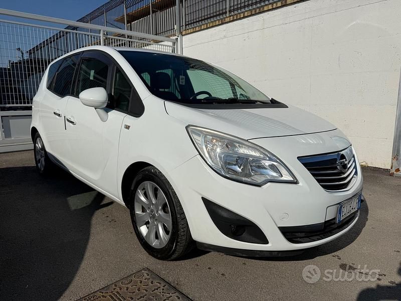 Usata Opel Meriva Cosmo 95 CV (69 kW) 2011 Bianco Monovolume