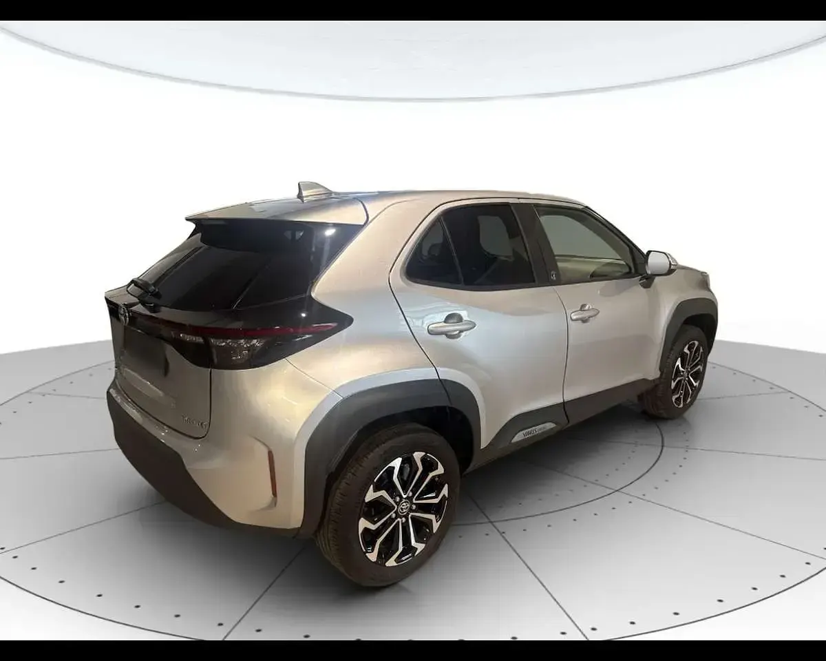 Usata Toyota Yaris Cross Trend 116 CV (85 kW) 2023 Silver met SUV