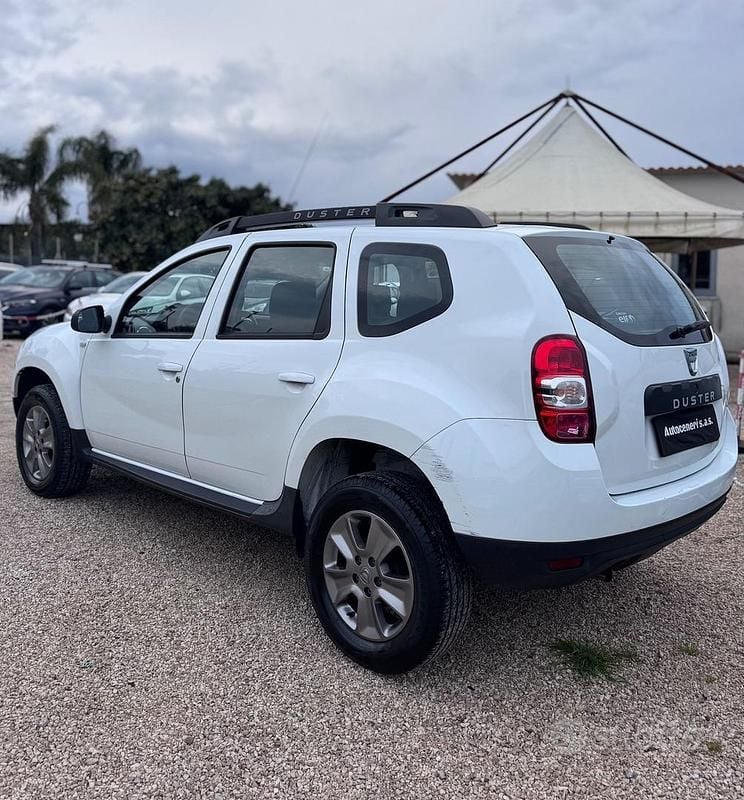 Usata Dacia Duster Lauréate 110 CV (80 kW) 2015 Bianco SUV