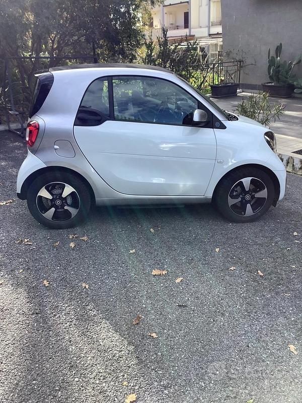 Usata Smart ForTwo Coupé 58 kW (80 CV) 2022 Bianco Utilitaria