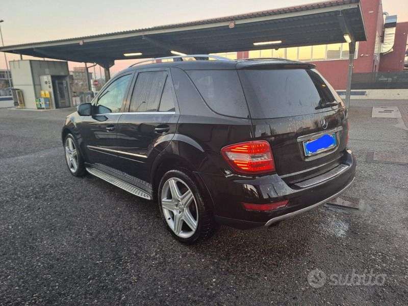 Usata Mercedes ML320 224 CV (164 kW) 2010 Nero SUV