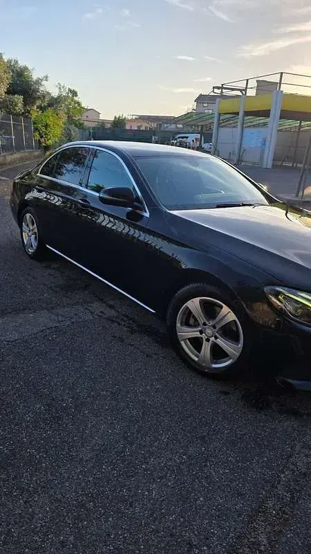 Usata Mercedes E200 Executive 150 CV (110 kW) 2017 Nero Berlina