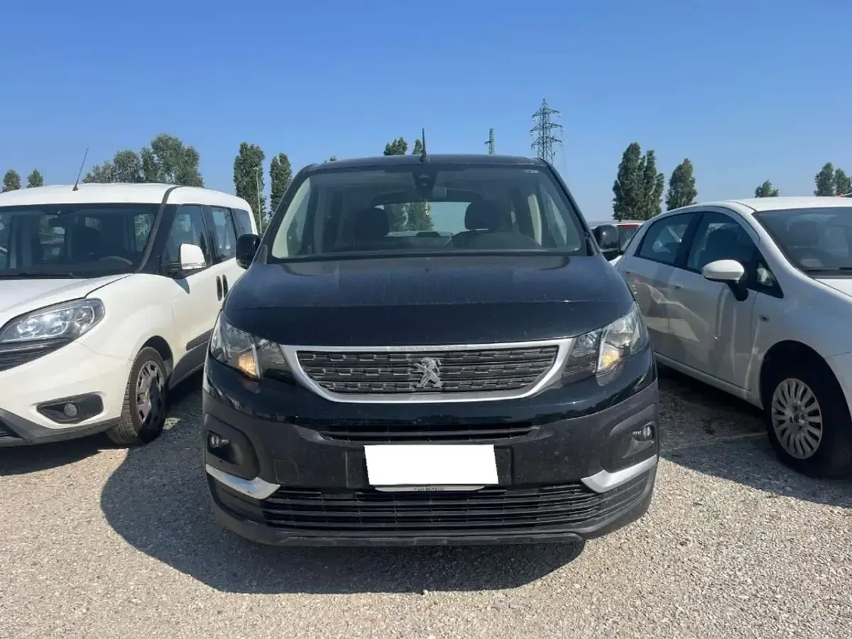 Usata Peugeot Rifter Active 102 CV (75 kW) 2022 Nero met. Monovolume