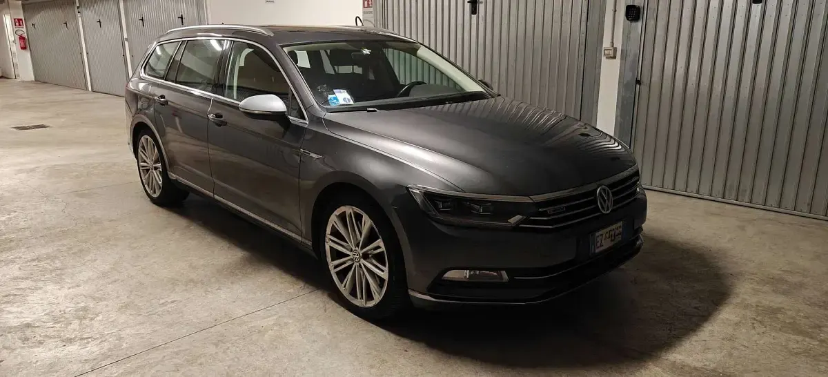 Usata VW Passat Highline 240 CV (176 kW) 2015 Grigio Station wagon