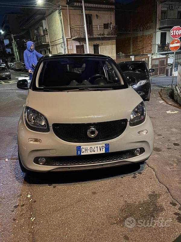 Usata Smart ForFour 90 CV (66 kW) 2017 Grigio Utilitaria