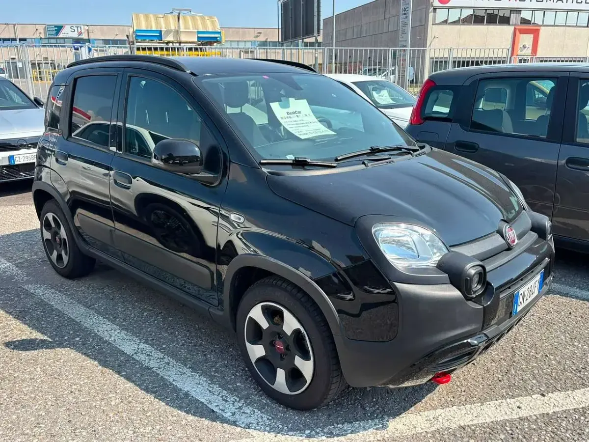 Usata Fiat Panda Cross Cross 69 CV (50 kW) 2023 Nero Utilitaria