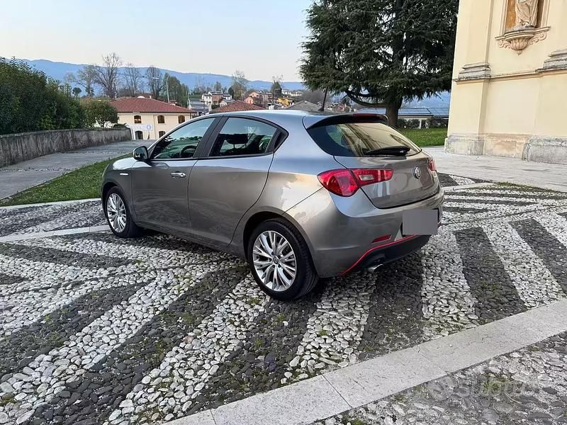 Usata Alfa Romeo Giulietta Super 120 CV (88 kW) 2017 Grigio Utilitaria