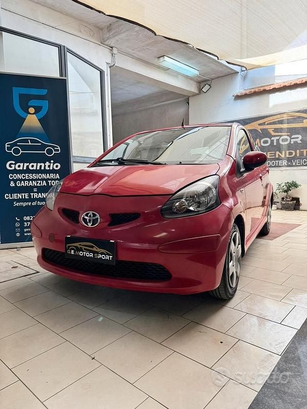 Rosso Usata 2006 Toyota Aygo Sol Due volumi | 2799 € (Buon prezzo) - Immagine 1/4