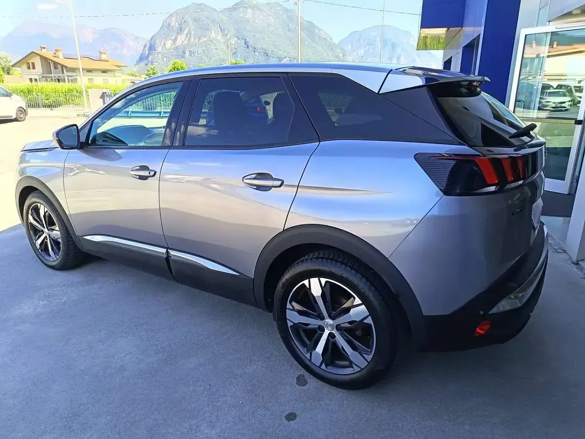 Usata Peugeot 3008 Allure 120 CV (88 kW) 2017 Grigio artense SUV