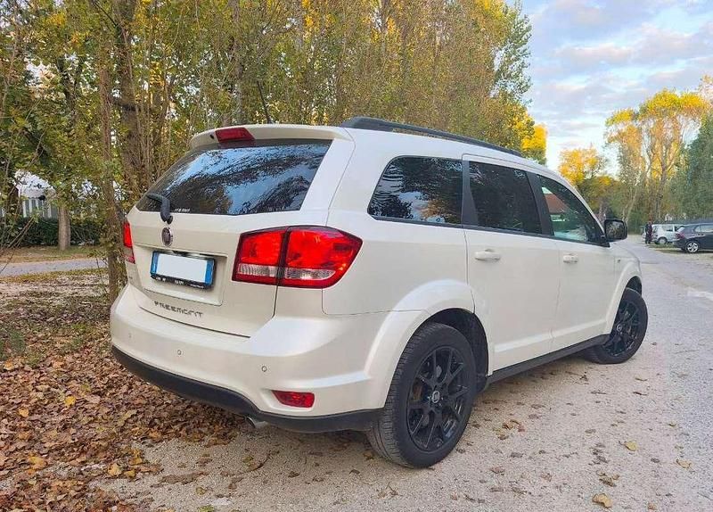 Usata Fiat Freemont Black Code 170 CV (125 kW) 2015 Bianco SUV