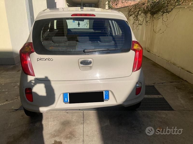 Usata Kia Picanto 69 CV (50 kW) 2011 Beige Utilitaria