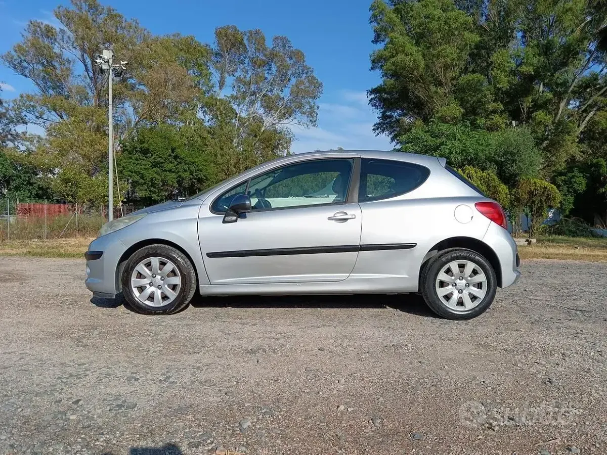 Gebraucht Peugeot 207 88 PS (64 kW) 2008 Grau Kleinwagen