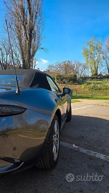 Usata Mazda MX5 Exclusive-Line 132 CV (97 kW) 2023 Grigio Cabrio