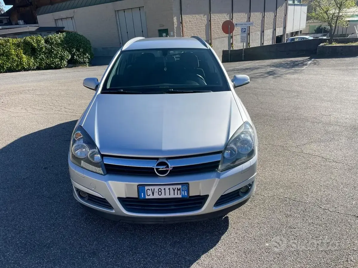 Usata Opel Astra Cosmo 105 CV (77 kW) 2005 Grigio Berlina